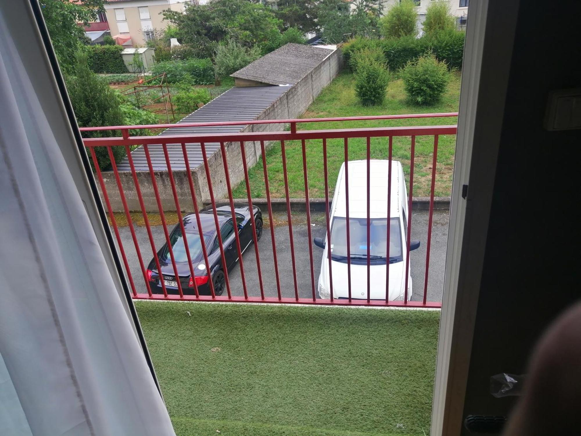 Dans A Homestay